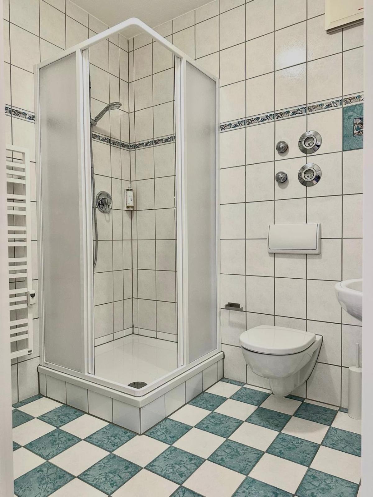Raha Apartments - Modernes Studio-Apartment - Hbf - Gratis Parkplatz Erfurt Exterior foto